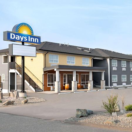 Days Inn By Wyndham 100 Mile House Exteriör bild